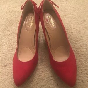 Cute red heels!  Just in time for Valentine’s Day!